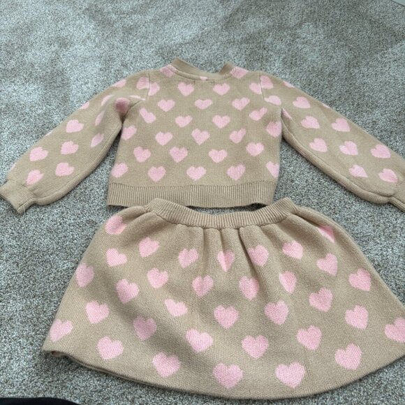 Cynthia Rowley 2 piece set Sweater and Skirt size 4T girls Tan with Pink Hearts - Picture 9 of 9